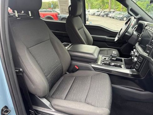 Used 2022 Ford Explorer XLT w/ Equipment Group 202A AWD/4WD image 9