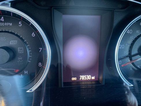 Used 2017 Toyota Camry SE image 10