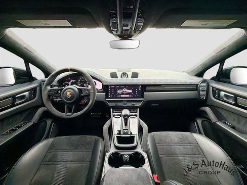 Used 2022 Porsche Cayenne Turbo GT AWD/4WD image 27