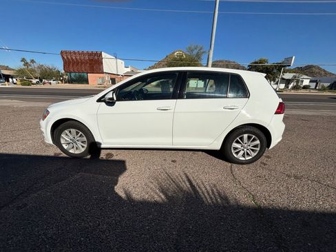 Used 2016 Volkswagen Golf S image 1