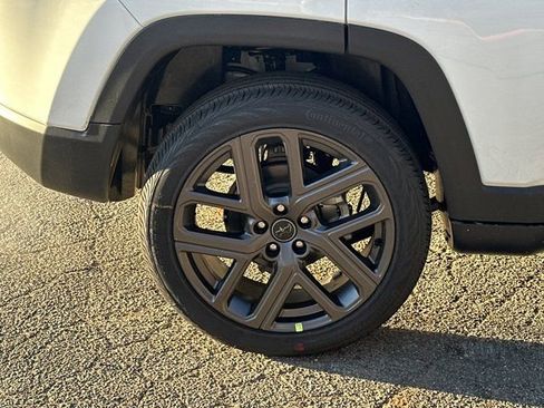 New 2026 Jeep Compass Limited image 17