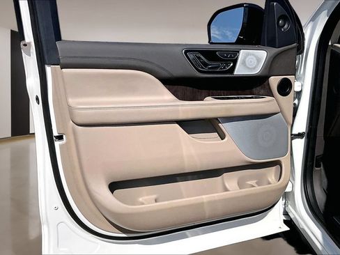 Used 2022 Lincoln Navigator Reserve AWD/4WD image 18