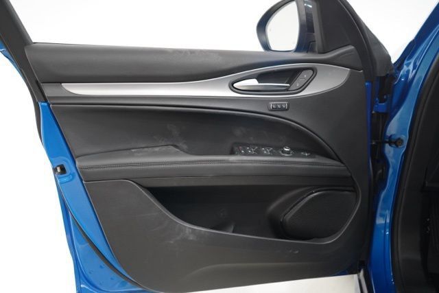 New 2025 Alfa Romeo Stelvio Sprint AWD/4WD image 16