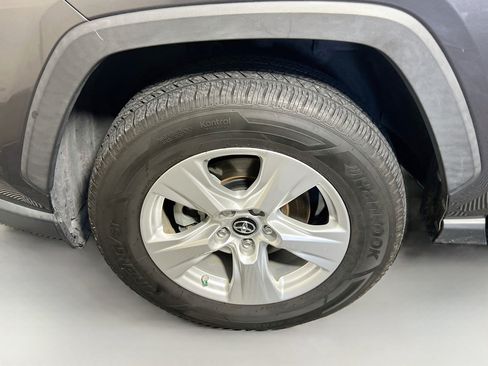 Used 2019 Toyota RAV4 XLE FWD image 13