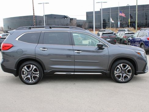 Used 2025 Subaru Ascent Touring image 4