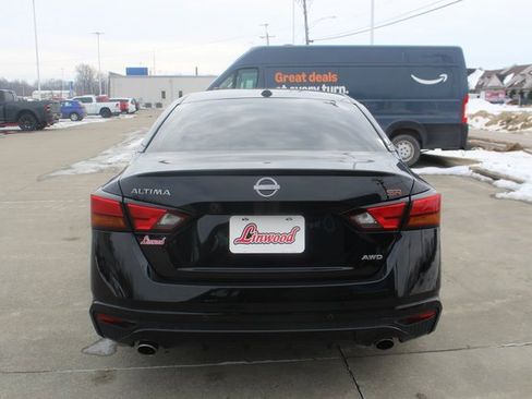 Used 2025 Nissan Altima 2.5 SR w/ SR Premium Package image 4