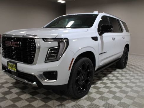New 2026 GMC Yukon Denali w/ Denali Reserve Package AWD/4WD image 8