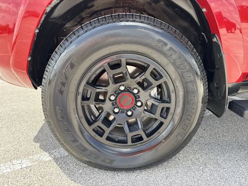 Certified 2024 Toyota 4Runner TRD Off-Road Premium w/ Moonroof Package AWD/4WD image 19