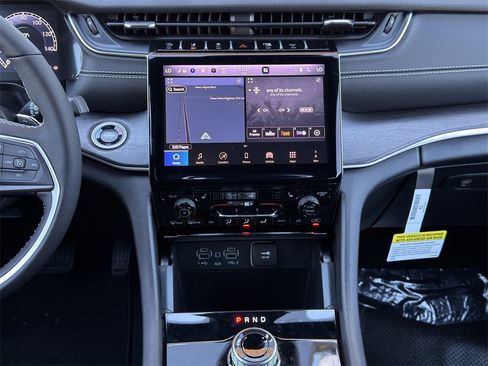 New 2025 Jeep Grand Cherokee Limited image 14