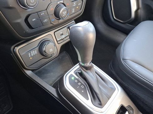 Certified 2022 Jeep Renegade Limited w/ Sun, Sound & Wheels Group image 15