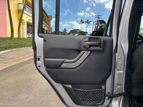 Used 2018 Jeep Wrangler Unlimited Sport S AWD/4WD image 16