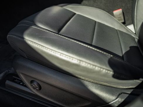 Certified 2025 Mercedes-Benz GLS 450 4MATIC image 38