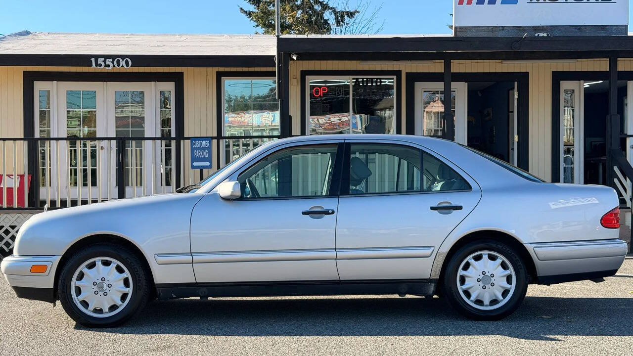Used 1999 Mercedes-Benz E 320 4MATIC Sedan image 2