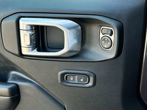 Used 2021 Jeep Wrangler Unlimited Sport S image 18