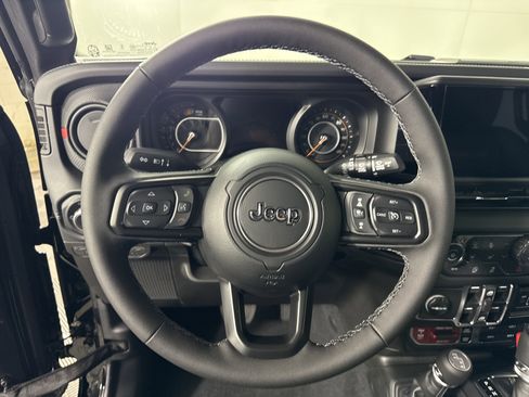 New 2026 Jeep Wrangler Unlimited Rubicon w/ Technology Group image 16