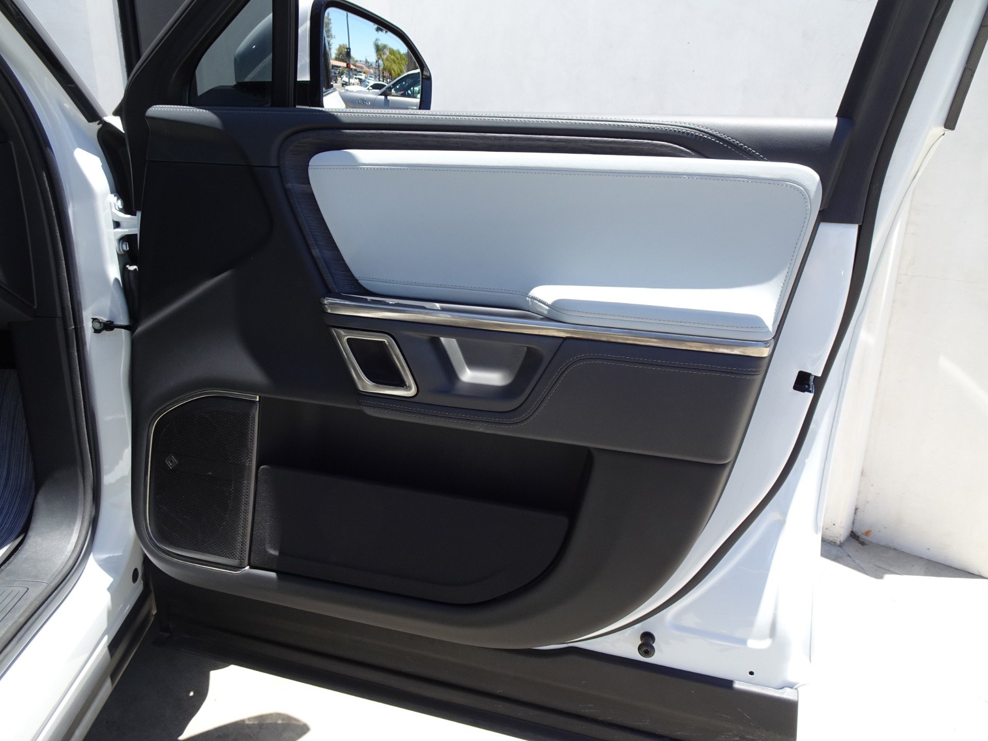 Used 2024 Rivian R1S Adventure Quad AWD/4WD image 22