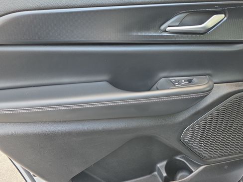 Used 2023 Jeep Grand Cherokee L Laredo RWD image 12