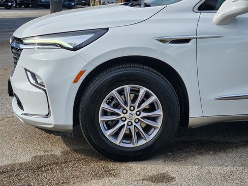 Certified 2024 Buick Enclave Essence image 8