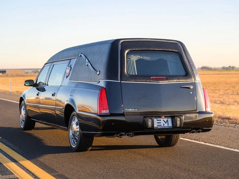 Used 2009 Cadillac DTS Hearse FWD image 11