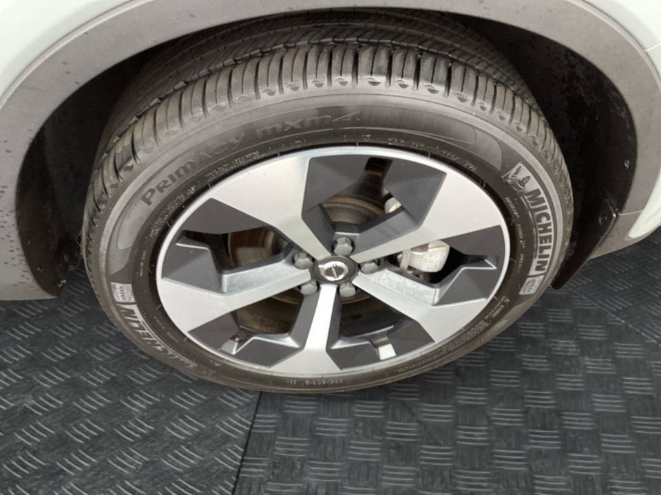 Certified 2024 Volvo XC40 B5 Plus AWD/4WD image 29