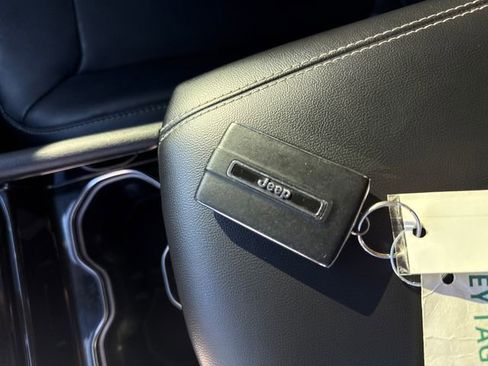 Used 2022 Jeep Grand Cherokee Limited image 22