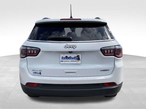 Used 2024 Jeep Compass Latitude image 3