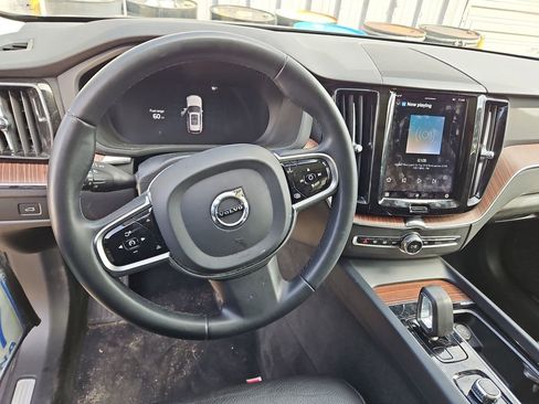 Used 2023 Volvo XC60 B5 Plus FWD image 11