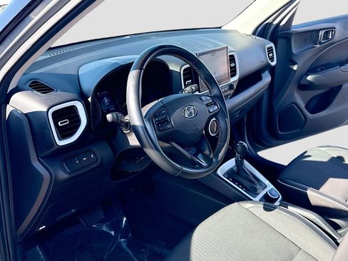 Certified 2022 Hyundai Venue Limited image 4