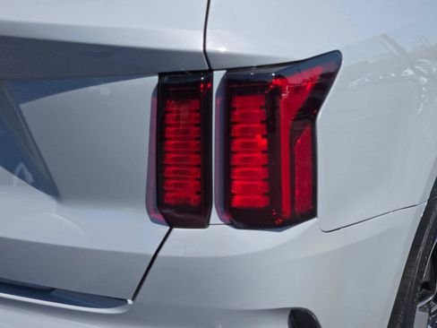 Used 2022 Kia Sorento EX w/ Panoramic Sunroof Package FWD image 13