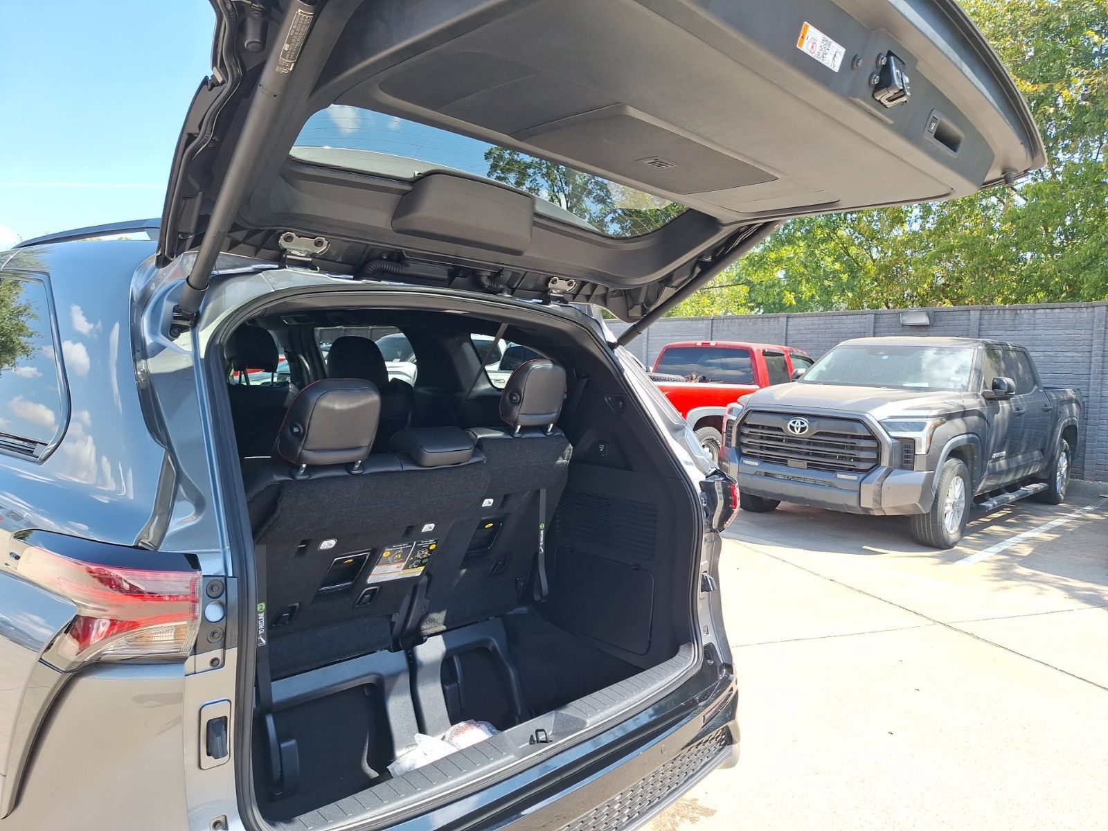 Used 2026 Toyota Sienna XSE AWD/4WD image 36