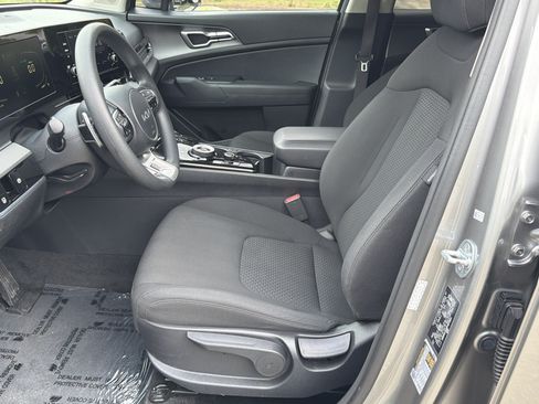 Used 2023 Kia Sportage LX AWD/4WD image 9