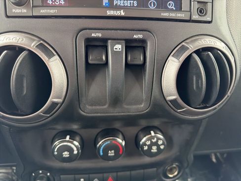 Used 2018 Jeep Wrangler Sport image 17