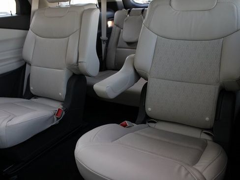 Used 2022 Ford Explorer Platinum w/ Equipment Group 601A image 8