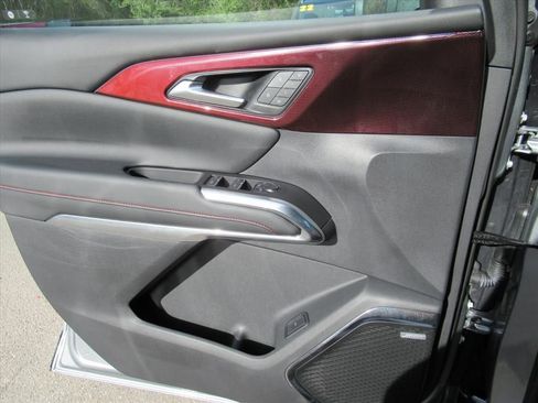 Used 2024 Chevrolet Traverse RS w/ LPO, Floor Liner Package image 19