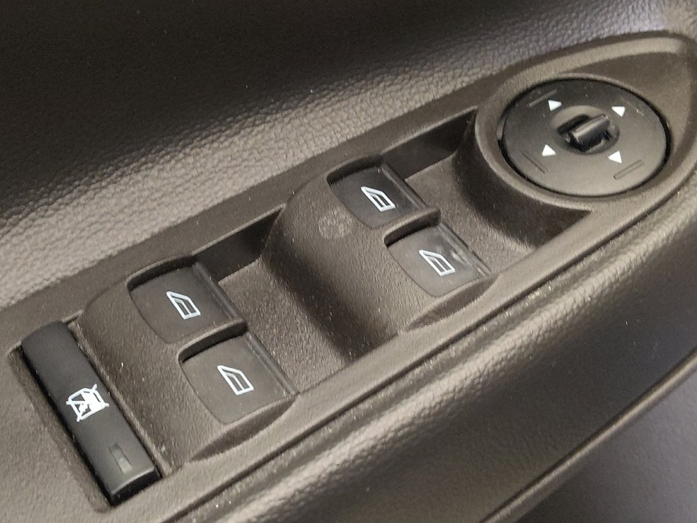 Used 2018 Ford Escape SE w/ Ford Safe & Smart Package FWD image 27