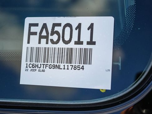 Certified 2022 Jeep Gladiator Overland image 29