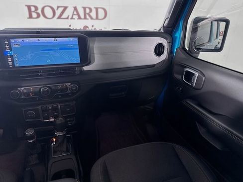 Used 2024 Jeep Wrangler Unlimited Sahara w/ Technology Group image 27