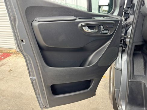 Used 2023 Mercedes-Benz Sprinter 2500 image 42