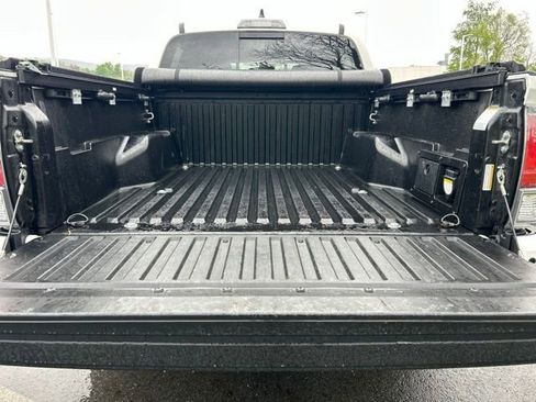 Used 2020 Toyota Tacoma TRD Sport w/ Technology Package AWD/4WD image 31