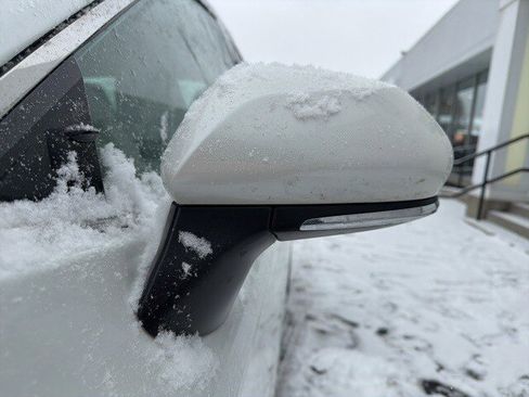 Used 2022 Toyota Camry XLE image 8