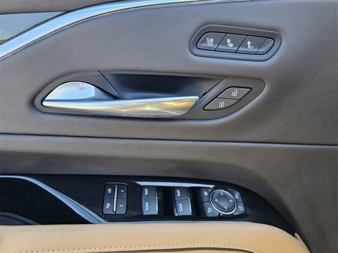 Used 2022 Cadillac Escalade Premium Luxury image 16