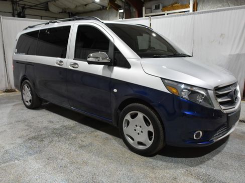 Used 2016 Mercedes-Benz Metris Passenger image 9