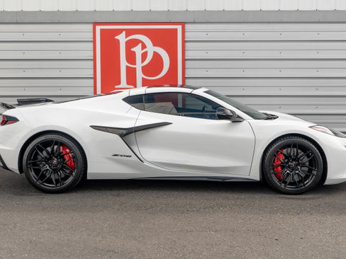 Used 2024 Chevrolet Corvette Z06 w/ Stealth Interior Trim Package RWD image 39