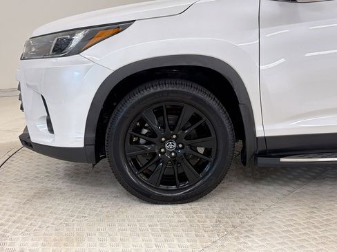 Used 2019 Toyota Highlander SE FWD image 12