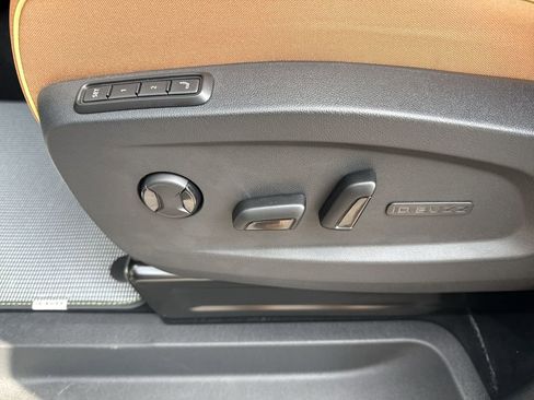 New 2025 Volkswagen ID. Buzz Pro S RWD image 9