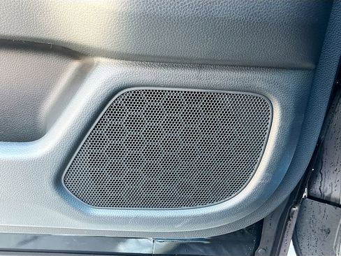 Used 2025 Honda Pilot EX-L image 18