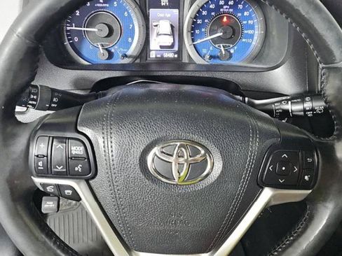 Used 2017 Toyota Sienna Limited Premium FWD image 10