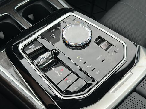 New 2026 BMW 740i RWD image 27