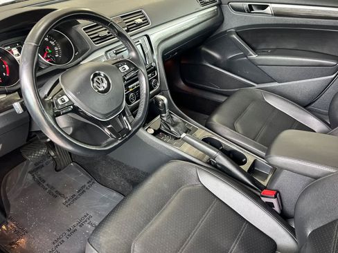 Used 2018 Volkswagen Passat 2.0T SE image 11