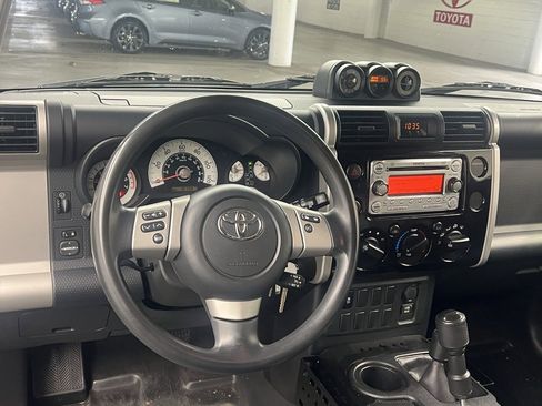 Used 2014 Toyota FJ Cruiser 4WD image 8